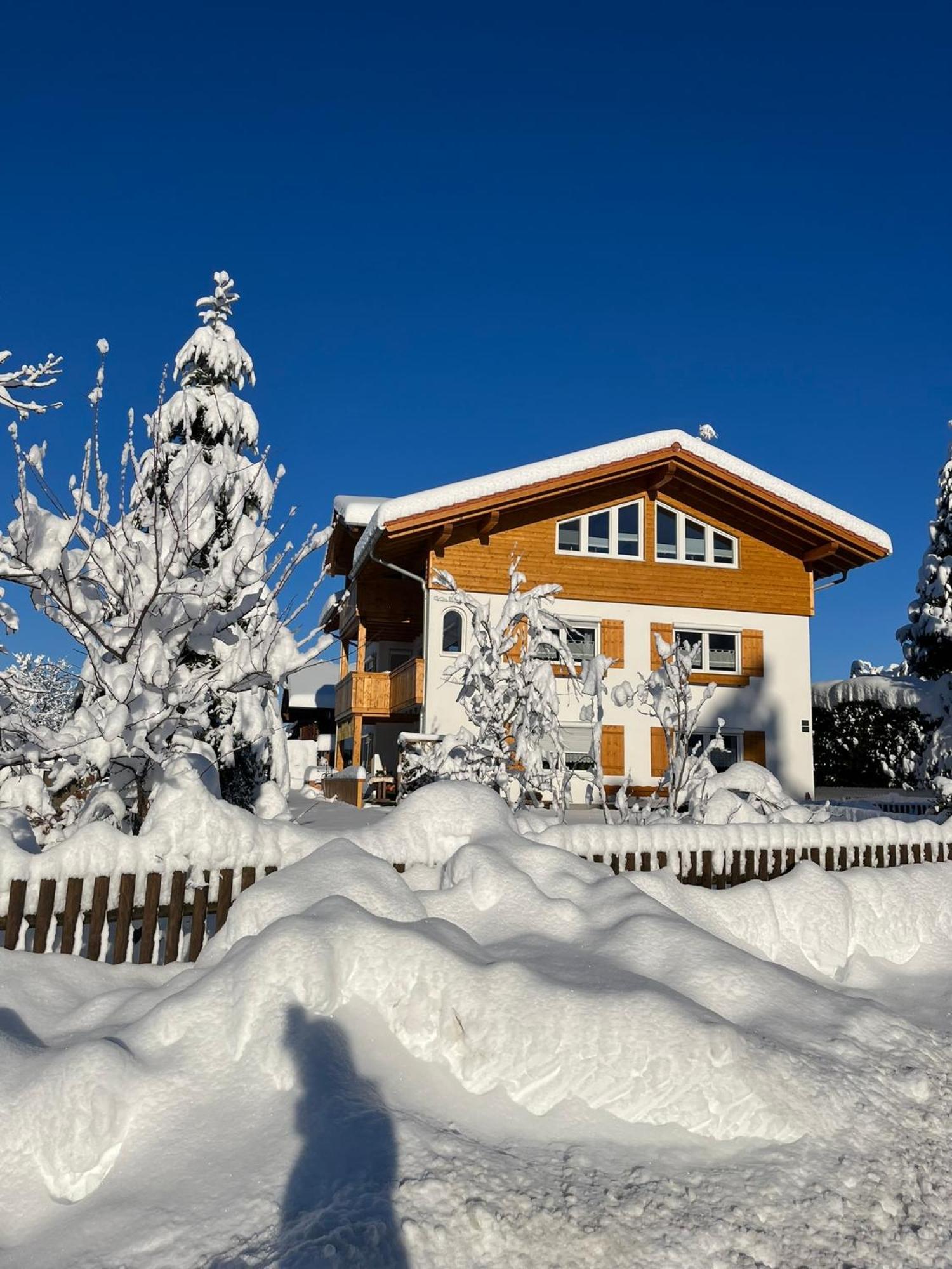 23 Neu Erbaute Ferienwohnung Mit Schloss- Und Panoramablick Halblech Exterior photo